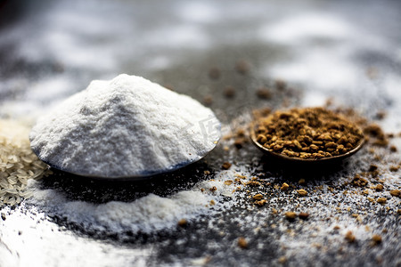 米粉水和胡芦巴籽粉在木质表面的生发补救措施。