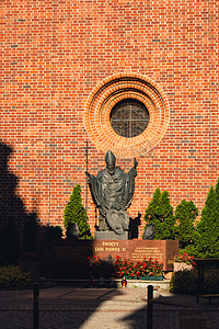 波兰 Elblag，2022 年 8 月。大教堂附近的纪念碑建筑城市景观著名的热门旅游景点旅游目的地。