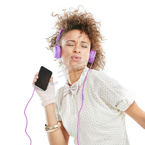 舞蹈、电话和女人听音乐、移动收音机和网络歌曲唱歌。