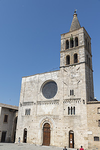贝瓦尼亚中心的圣米歇尔阿尔坎杰洛教区教堂