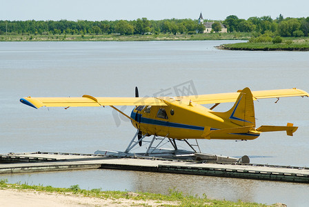 黄色水上飞机