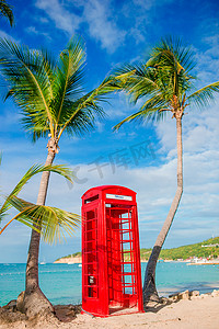 金森边框摄影照片_狄金森湾安提瓜岛的红色电话亭。
