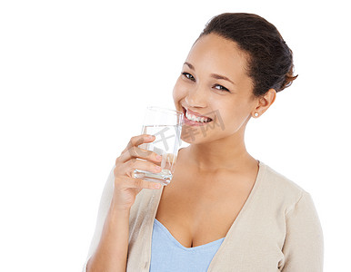 每天至少喝 8 杯水很重要。