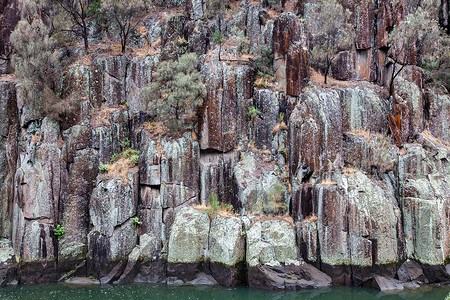 澳大利亚塔斯马尼亚朗塞斯顿白内障峡谷的岩壁