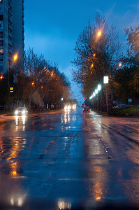 雨夜交通