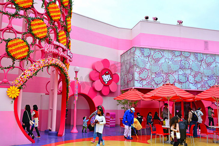 大阪日本环球影城的 Hello Kitty 丝带精品店，