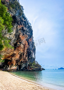 泰国甲米 Phra nang 洞穴或公主洞穴海滩的海滩景观