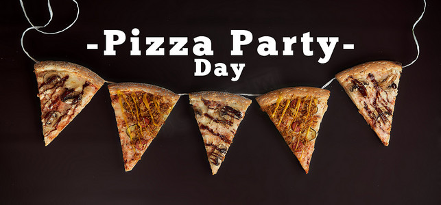 硫磺背景上的披萨片挂在绳子上，上面刻着披萨派对日的顶视图