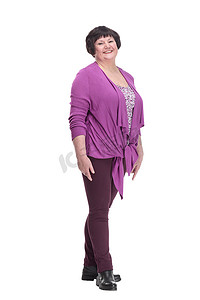 casual摄影照片_full-length.casual 穿紫色衬衫的老妇人。
