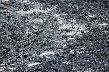 关闭冷却的黑色火山岩，表面有灰灰色斑块 — 冰岛