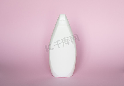 液体容器摄影照片_用于凝胶、乳液、奶油、洗发水的白色液体容器。