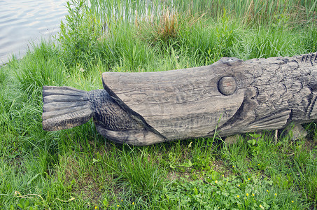公园里的木鱼雕塑