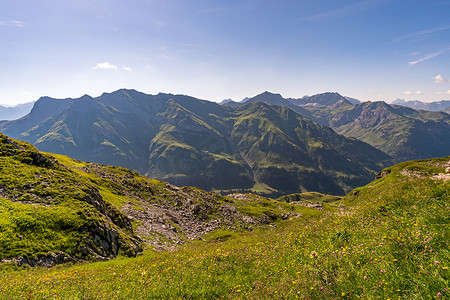 在 Lechquellen 山脉的 Warth Schrocken 附近攀登 Karhorn Via Ferrata