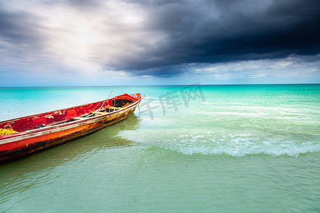 牙买加蒙特哥湾热带加勒比海滩和暴风云