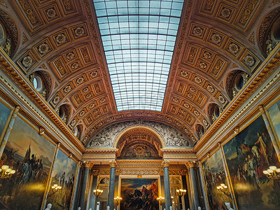 法国凡尔赛宫伟大战役画廊的美丽建筑细节。