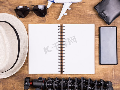 暑假旅行博客工具包的顶部视图。