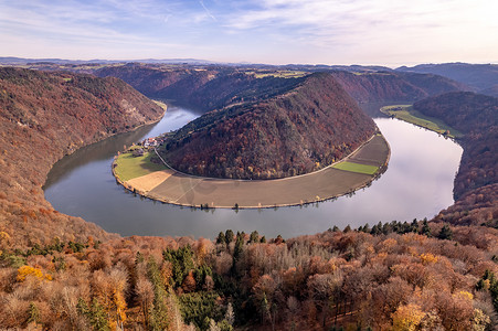 多瑙河上的施洛根环路是著名河流中的一个巨大弯道
