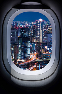 从飞机窗口看美丽的日本城市景观