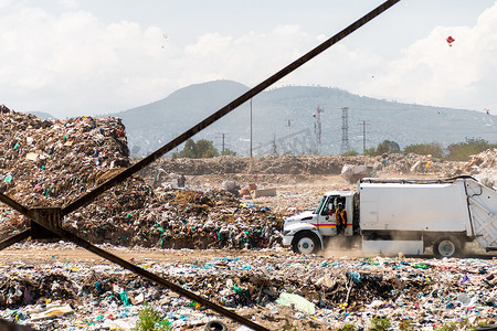 拒绝浪费摄影照片_一个巨大的垃圾填埋场，用于处理废物。