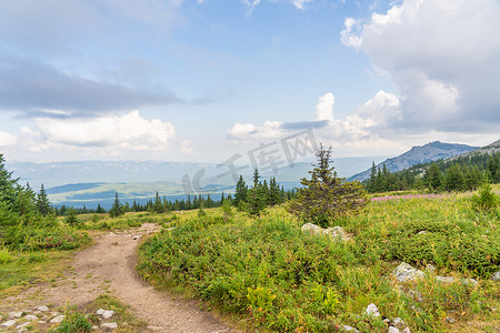 俄罗斯南乌拉尔山 Jeremel 山顶美丽的大自然。