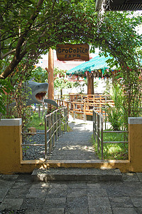 动物园入口摄影照片_布尔 Meycauayan 的 Cherubin 花园鳄鱼农场入口拱门