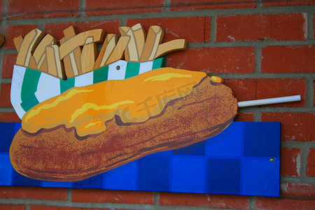 玉米热狗和炸薯条标志