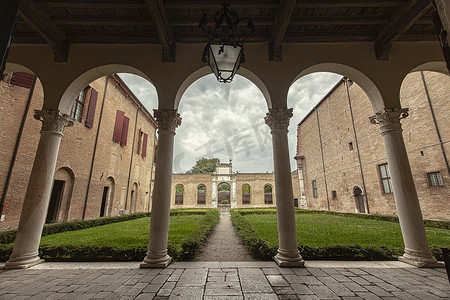 佐迪亚摄影照片_意大利费拉拉 Palazzo dei Diamanti 的室内花园