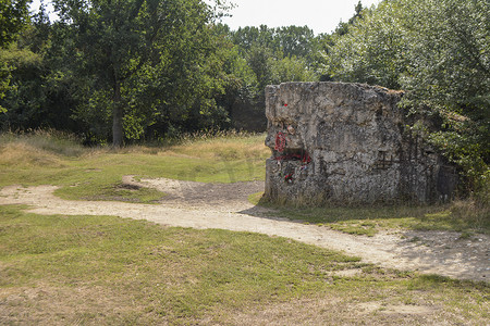 伊普尔附近 Zillebeke 的 Hill 60 遗址的第一次世界大战地堡