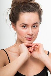 美容产品模型女人白色背景护肤水疗广告