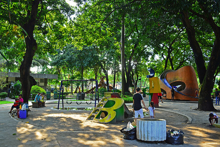 菲律宾马尼拉的儿童游乐场
