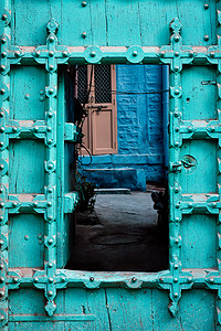 印度拉贾斯坦邦焦特布尔蓝色房屋的旧门