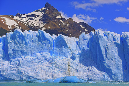 巴塔哥尼亚摄影照片_佩里托莫雷诺冰川在埃尔卡拉法特，阿根廷巴塔哥尼亚