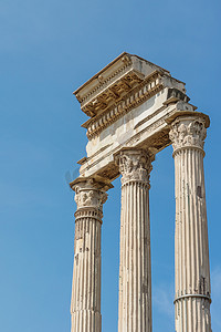 Forum Romanum 中三列的废墟。
