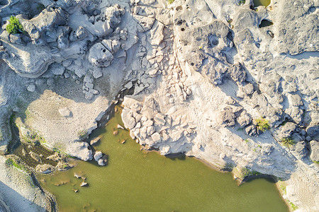Th 峡谷范围 3000 博克无人机的俯视航拍照片