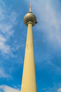 德国柏林蓝天白云的电视塔