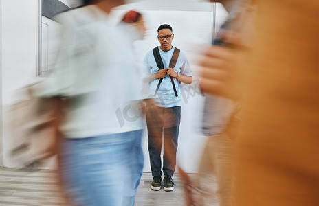 欺凌、抑郁和悲伤的大学生、黑人和忙碌大学中的心理健康问题。