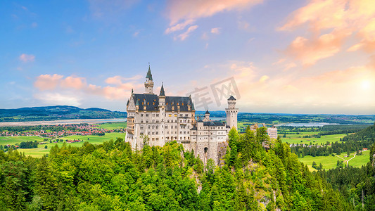 来自德国的问候摄影照片_举世闻名的新天鹅堡，德国巴伐利亚西南部