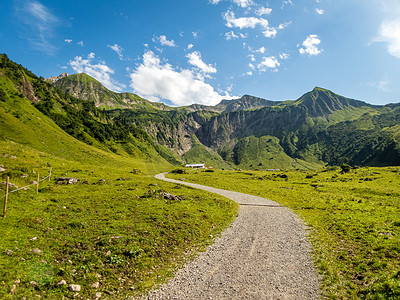 在阿尔高的 Nebelhorn 全景远足