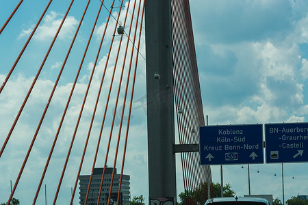 高速桥摄影照片_莱茵河上的高速公路桥