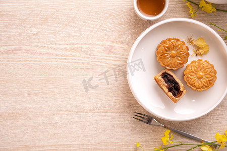 月饼、月饼的中秋节假期概念设计