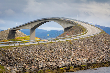 旅游线路设计摄影照片_Storseisundet 桥（挪威语：Storseisundbrua）：大西洋公路 (Atlanterhavsveien)。