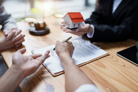 担保、抵押、协议、合同、签署、房地产经纪人在签署重要合同文件后将房屋交付给客户