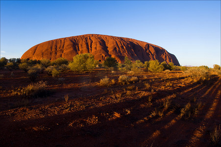 澳币摄影照片_上升的乌鲁鲁巨石。