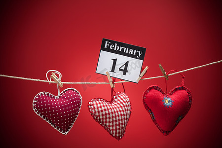 2 月 14 日，情人节，红心