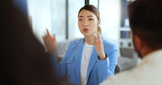 亚洲女性、会议领导和业务合作、营销培训或办公室经理培训。