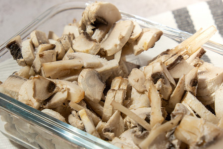自制冷冻食品切片蘑菇香菇。