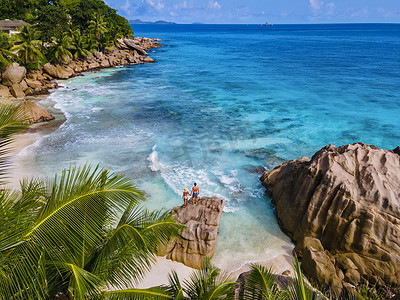 Anse Patates, La Digue Island, Seyshelles, Drone airview of La Digue Seychelles bird view, 成熟的情侣男女度假塞舌尔