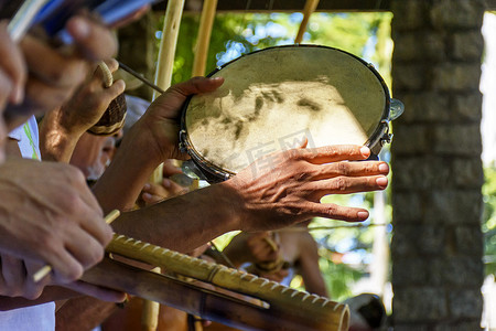 打击乐器摄影照片_手鼓和其他乡村巴西打击乐器