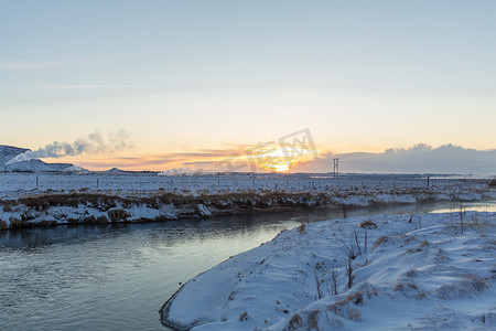 冰岛平原上的河流。