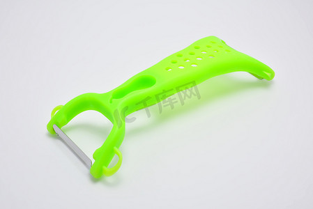 绿色削皮器加刨丝器厨房工具